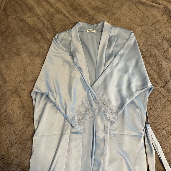 LIGHT BLUE LACE ROBE SIZE SMALL - Picture 2 of 4